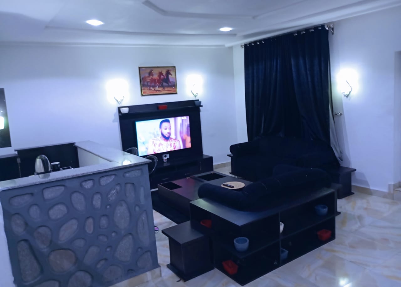 Studio Jumbo Suite at hotel in Keffi Nasarawa with king bed